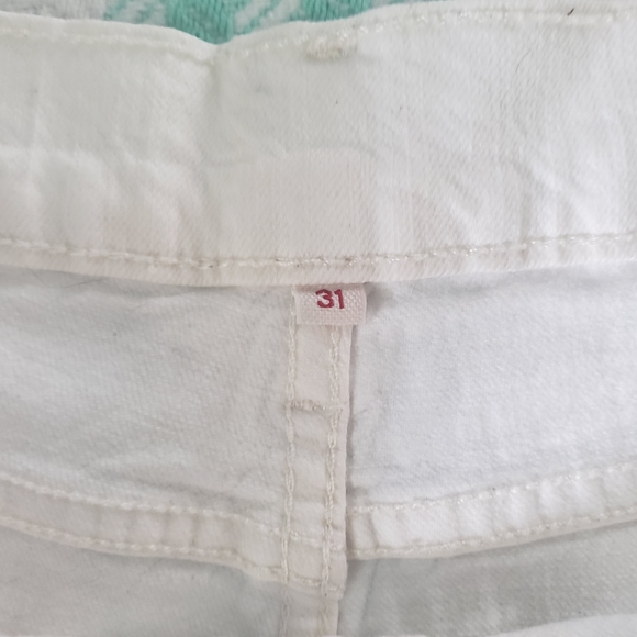 Levi's white cuffed shorts - Picture 7 of 7